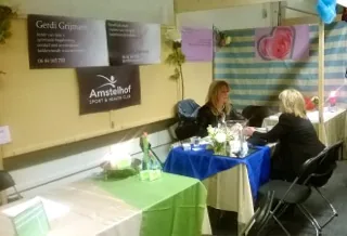 Gerdi Grijmans op een beurs